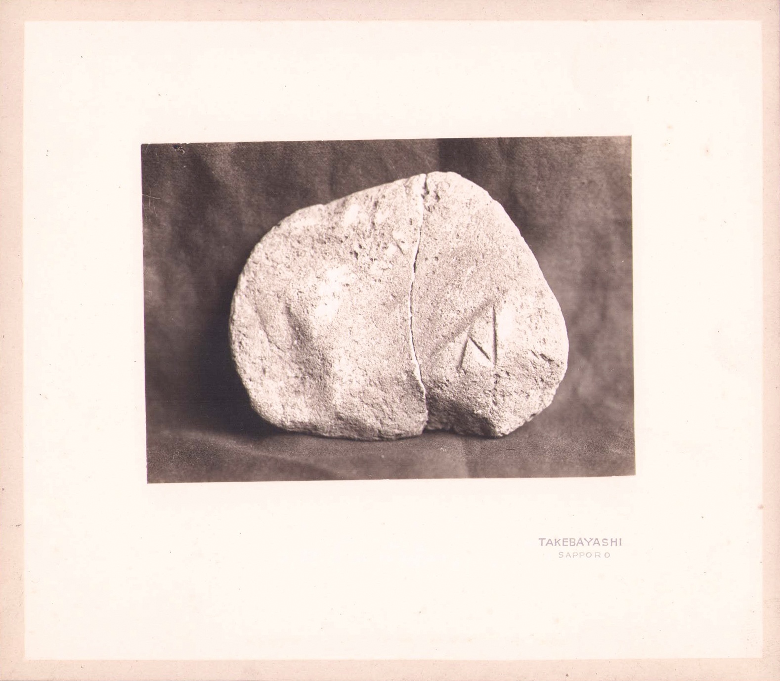 画像1: 国後嶋泊村古釜布の刻石写真